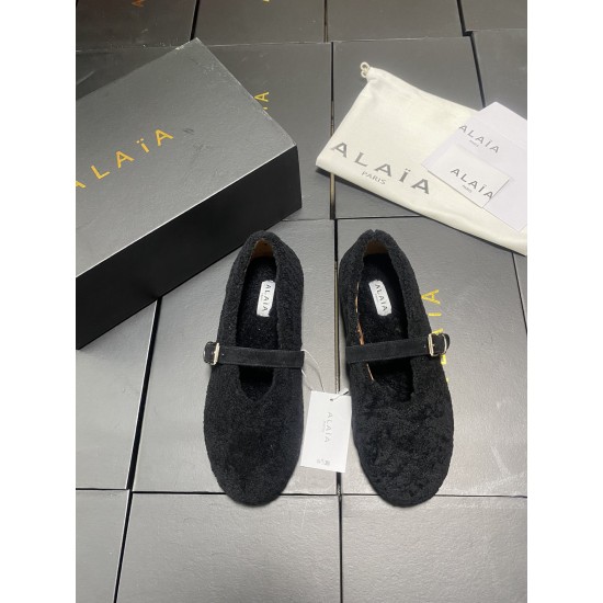 Alaia Shoes Women Top Quality
size 35-41
