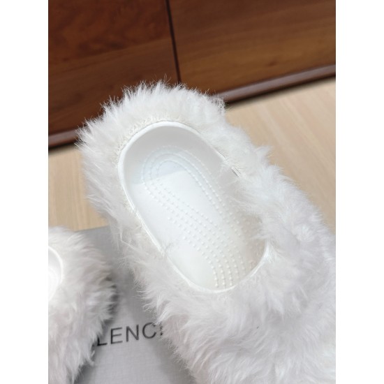 Balenciaga Slippers