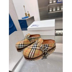 Burberry slippers
