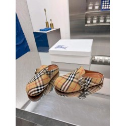 Burberry slippers
