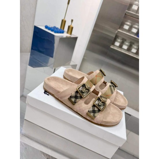 Burberry slippers