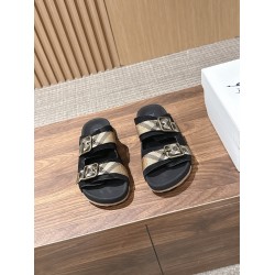 Burberry slippers