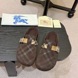 Burberry slippers