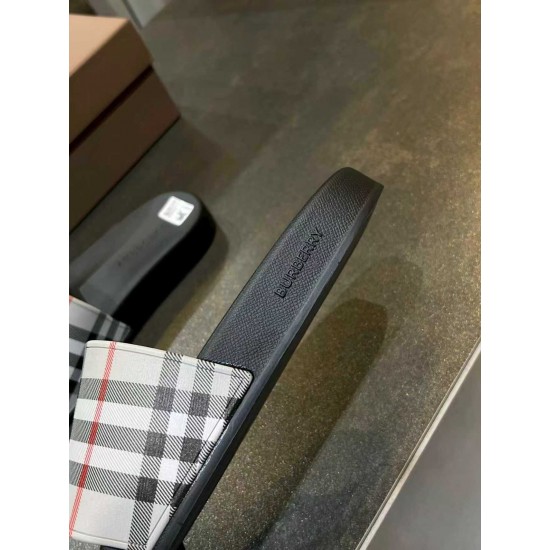 Burberry slippers