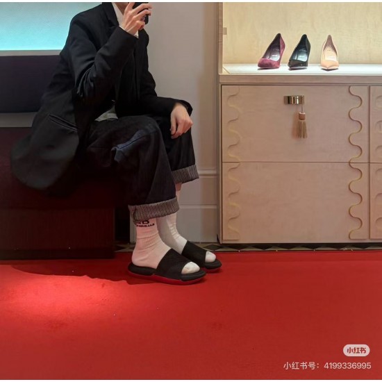 CL Slippers Shoes Best Quality
Women 35-41
