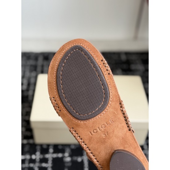 CL slippers