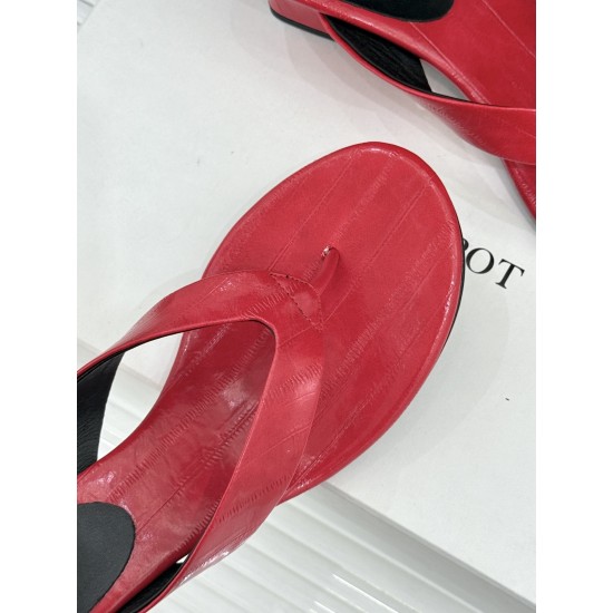 CL slippers