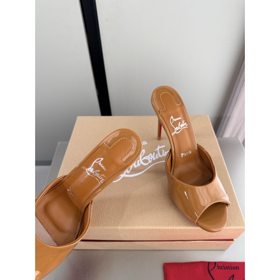 CL slippers