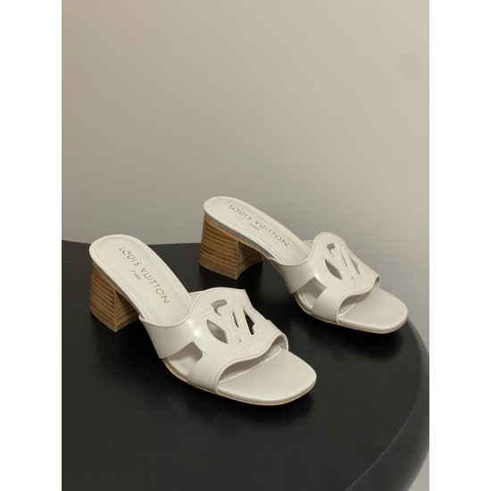 CL slippers