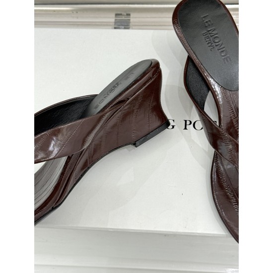 CL slippers