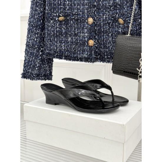 CL slippers