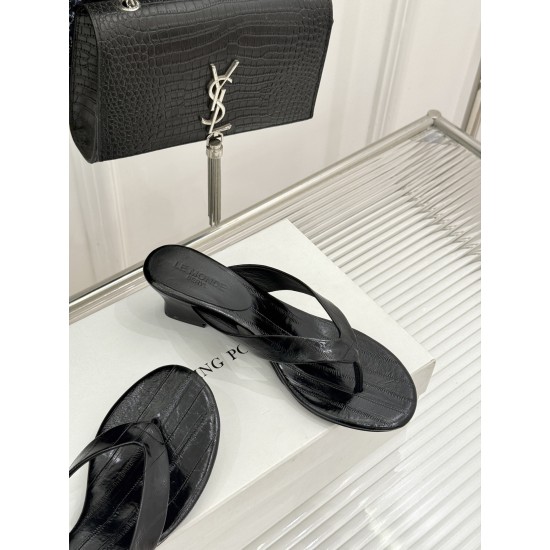 CL slippers
