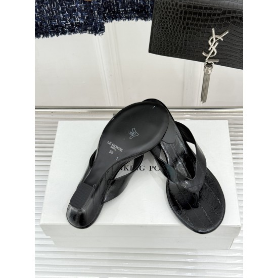 CL slippers