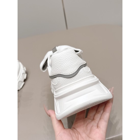 DG Casual Shoes Best Quality
Women 35-41
