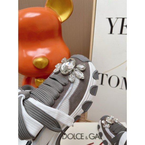 DG Casual Shoes Best Quality
Women 35-41
