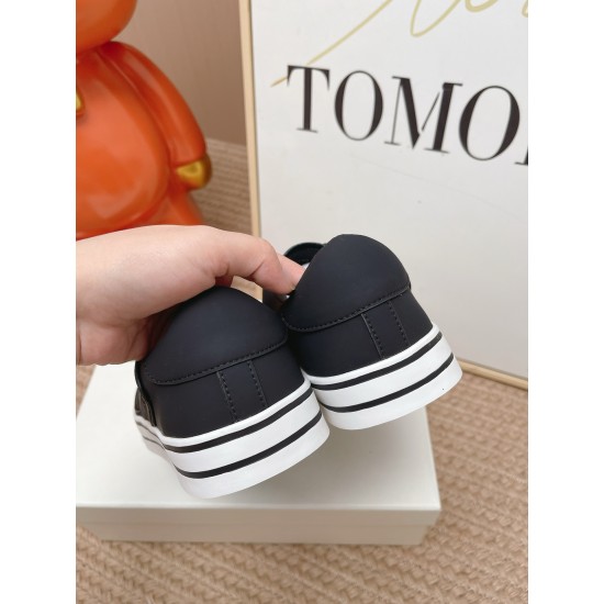 DG Casual Shoes Best Quality
Women 35-41
