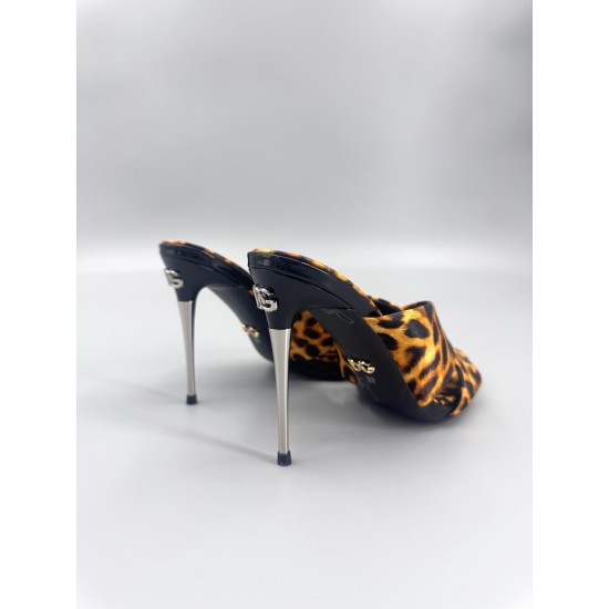DG High Heel Shoes Best Quality
Women 35-41
