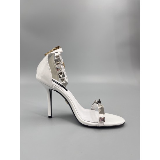 DG High Heel Shoes Best Quality
Women 35-41
