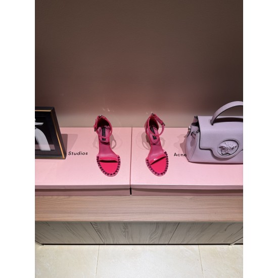 DG High Heel Shoes Best Quality
Women 35-41
