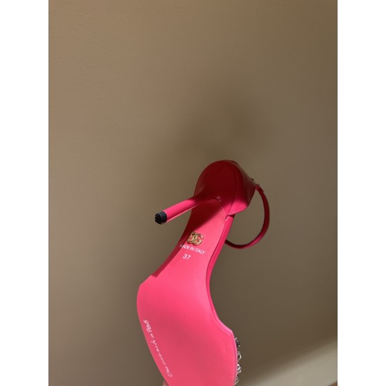 DG High Heel Shoes Best Quality
Women 35-41
