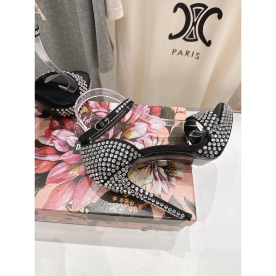 DG High Heel Shoes Best Quality
Women 35-41
