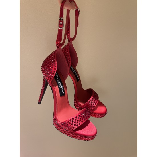 DG High Heel Shoes Best Quality
Women 35-41
