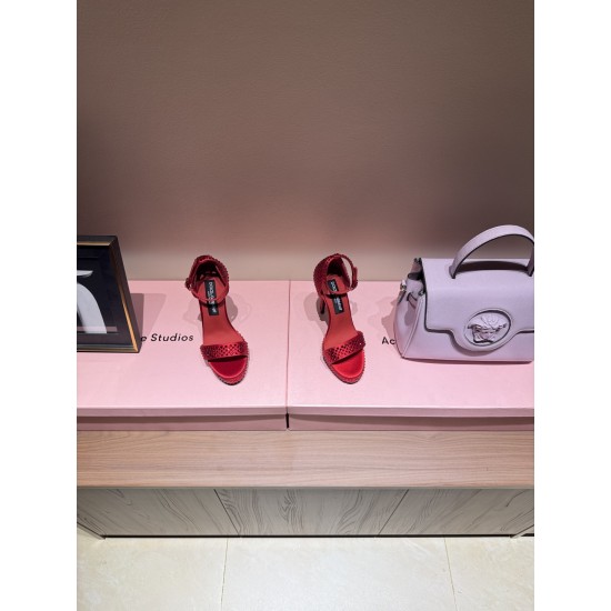 DG High Heel Shoes Best Quality
Women 35-41

