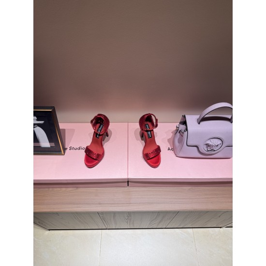DG High Heel Shoes Best Quality
Women 35-41
