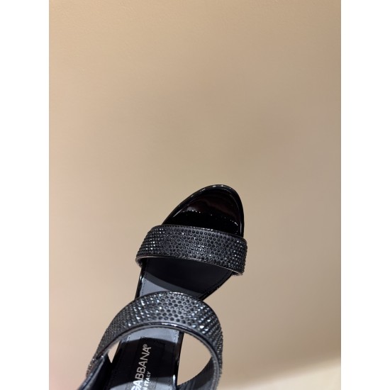 DG High Heel Shoes Best Quality
Women 35-41
