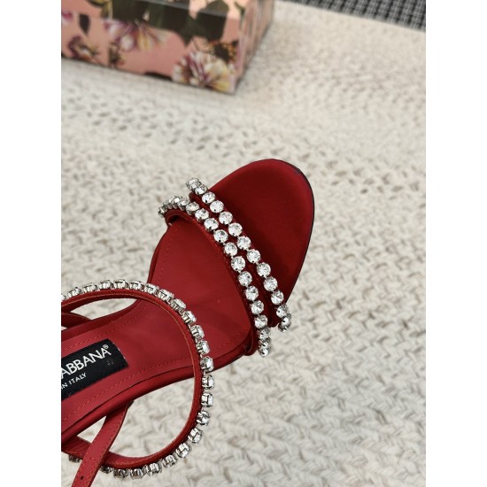 DG High Heel Shoes Best Quality
Women 35-41
