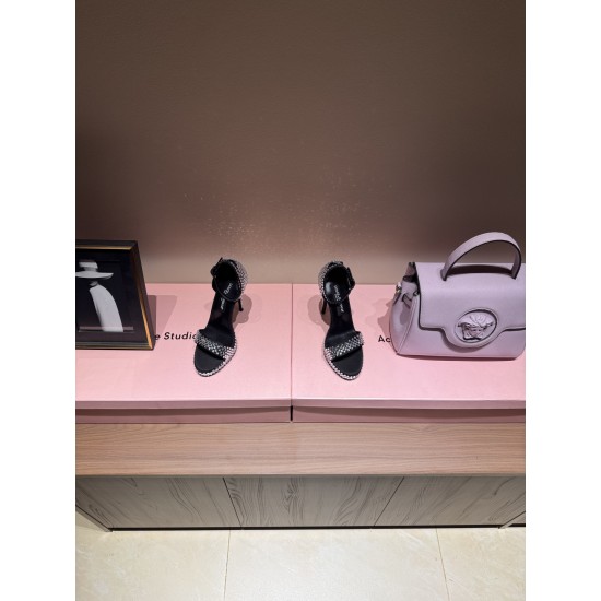 DG High Heel Shoes Best Quality
Women 35-41
