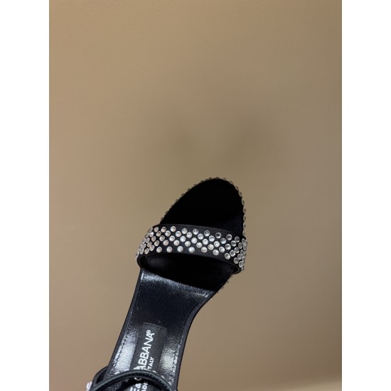 DG High Heel Shoes Best Quality
Women 35-41
