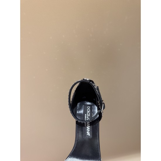DG High Heel Shoes Best Quality
Women 35-41
