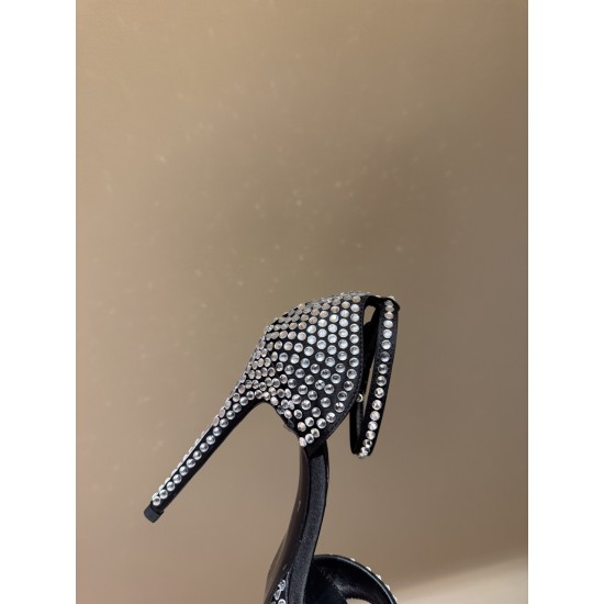 DG High Heel Shoes Best Quality
Women 35-41
