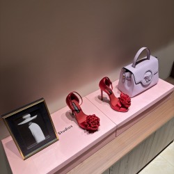 DG High Heel Shoes Best Quality
Women 35-41
