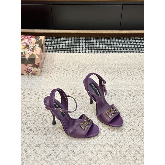 DG High Heel Shoes Best Quality
Women 35-41
