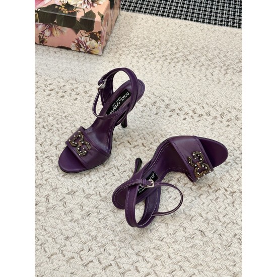 DG High Heel Shoes Best Quality
Women 35-41
