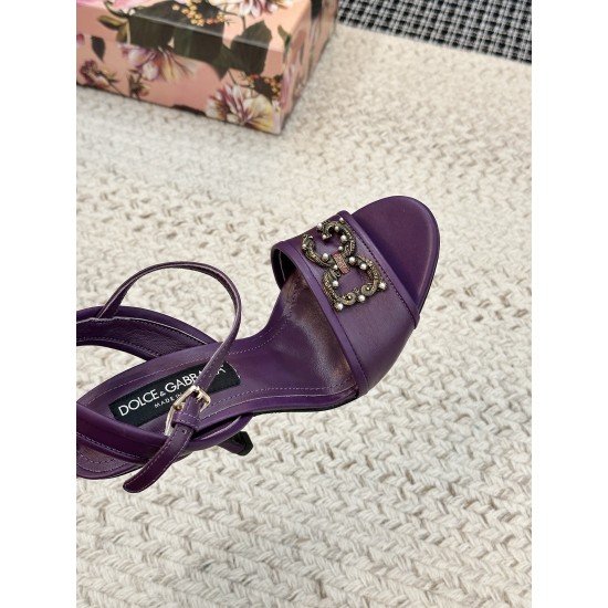 DG High Heel Shoes Best Quality
Women 35-41
