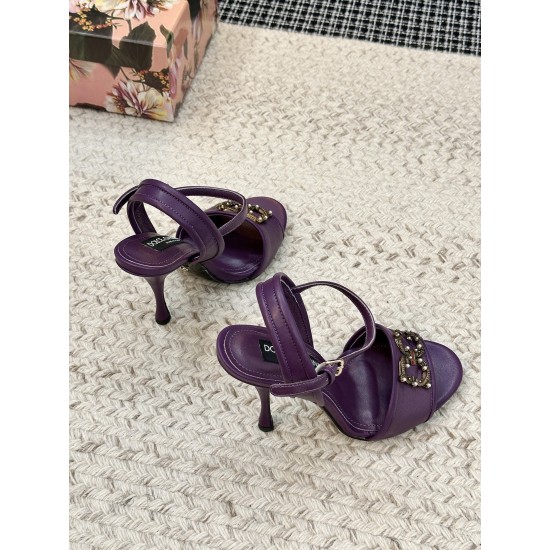 DG High Heel Shoes Best Quality
Women 35-41
