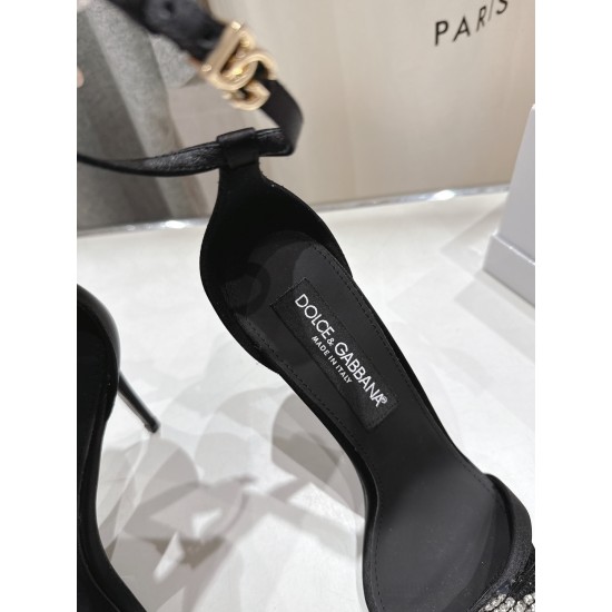 DG High Heel Shoes Best Quality
Women 35-41
