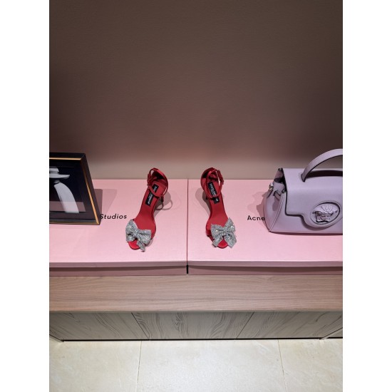 DG High Heel Shoes Best Quality
Women 35-41
