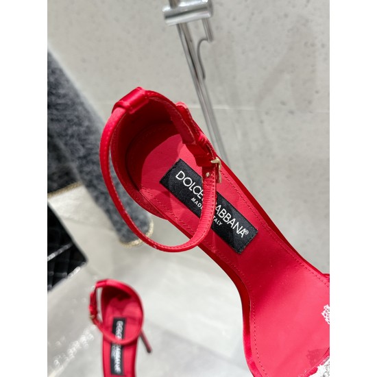 DG High Heel Shoes Best Quality
Women 35-41
