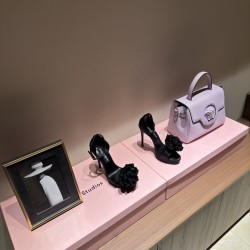 DG High Heel Shoes Best Quality
Women 35-41
