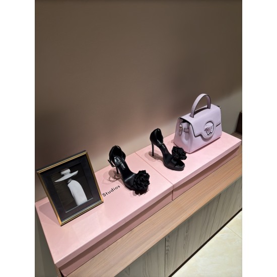 DG High Heel Shoes Best Quality
Women 35-41

