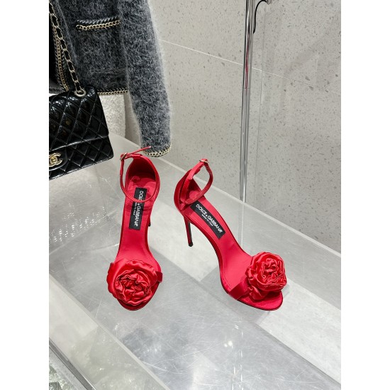 DG High Heel Shoes Best Quality
Women 35-41
