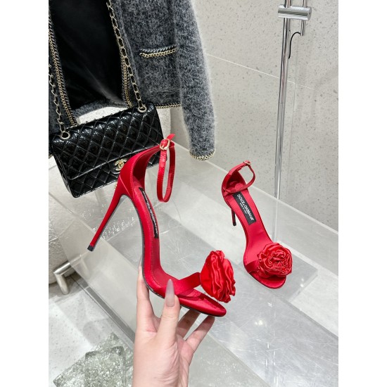 DG High Heel Shoes Best Quality
Women 35-41
