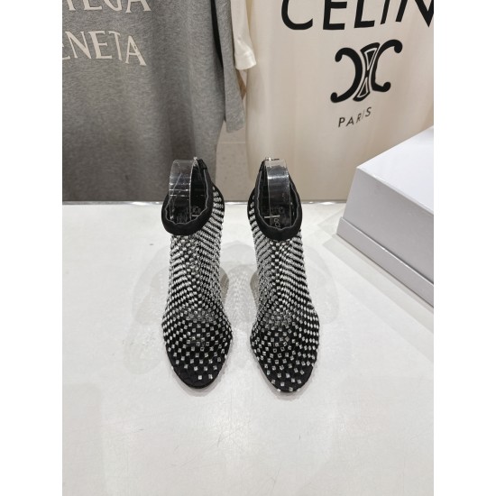DG High Heel Shoes Best Quality
Women 35-41
