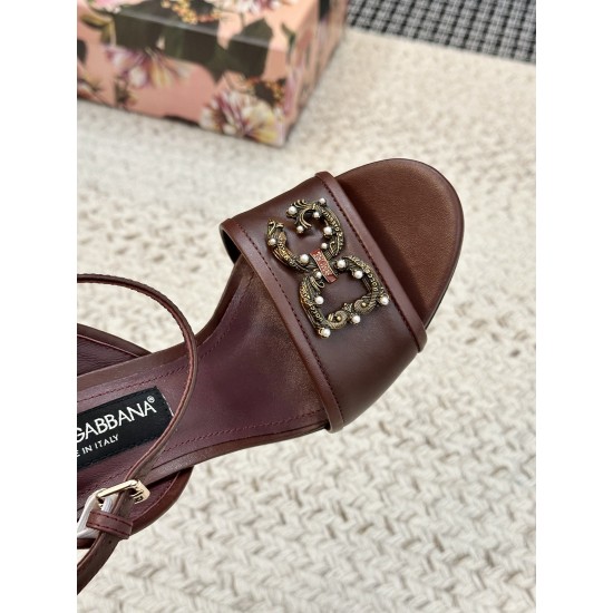 DG High Heel Shoes Best Quality
Women 35-41
