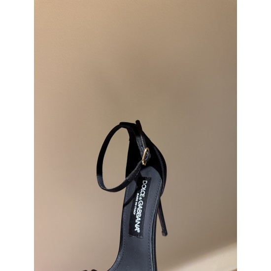 DG High Heel Shoes Best Quality
Women 35-41

