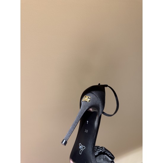 DG High Heel Shoes Best Quality
Women 35-41
